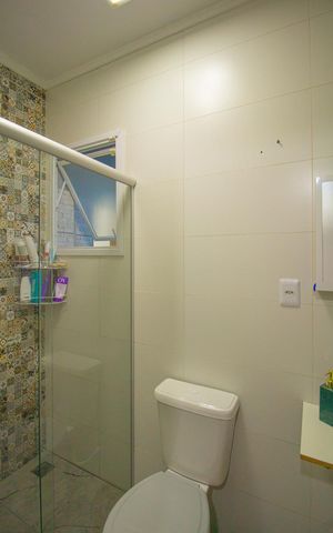 Casa à venda com 80m², 2 quartos e 2 vagas Casa à venda com 80m², 2 quartos e 2 vagasBanheiro