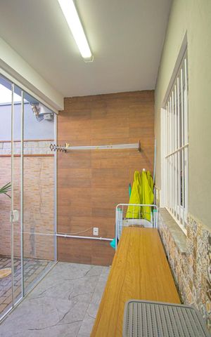 Casa à venda com 80m², 2 quartos e 2 vagas Casa à venda com 80m², 2 quartos e 2 vagasÁrea externa