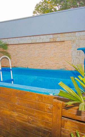 Casa à venda com 80m², 2 quartos e 2 vagas Casa à venda com 80m², 2 quartos e 2 vagasPiscina