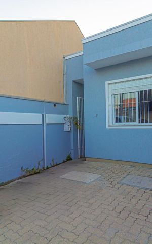 Casa à venda com 80m², 2 quartos e 2 vagas Casa à venda com 80m², 2 quartos e 2 vagasFachada
