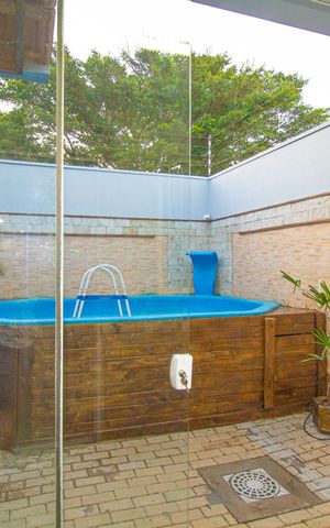 Casa à venda com 80m², 2 quartos e 2 vagas Casa à venda com 80m², 2 quartos e 2 vagasVaranda