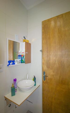 Casa à venda com 80m², 2 quartos e 2 vagas Casa à venda com 80m², 2 quartos e 2 vagasBanheiro