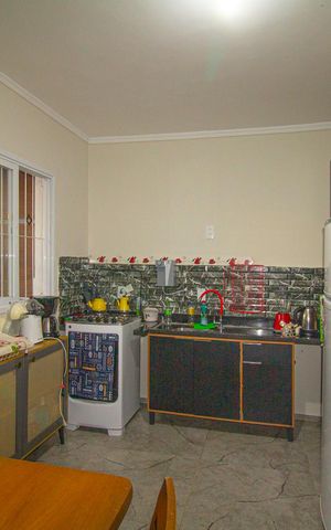 Casa à venda com 80m², 2 quartos e 2 vagas Casa à venda com 80m², 2 quartos e 2 vagasCozinha