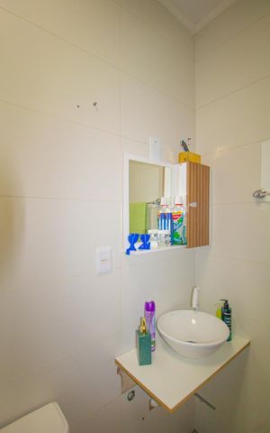 Casa à venda com 80m², 2 quartos e 2 vagas Casa à venda com 80m², 2 quartos e 2 vagasBanheiro