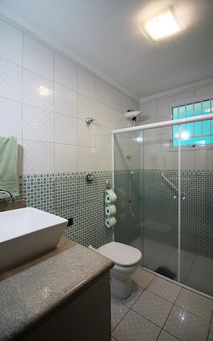 Casa à venda com 302m², 4 quartos e 3 vagasBanheiro Social 2