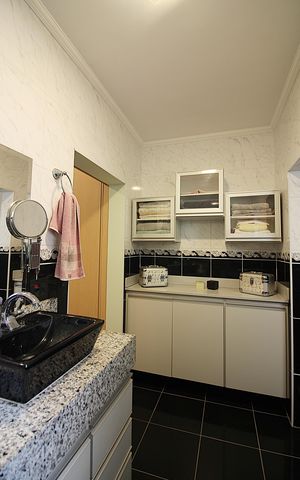 Casa à venda com 302m², 4 quartos e 3 vagasQuarto 2 - Suíte Banheiro