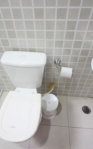 Casa à venda com 302m², 4 quartos e 3 vagasBanheiro de serviço