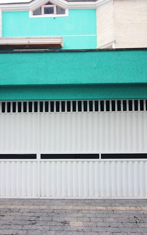 Casa à venda com 302m², 4 quartos e 3 vagasFachada e Placa