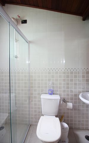 Casa à venda com 302m², 4 quartos e 3 vagasBanheiro de serviço