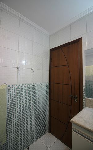 Casa à venda com 302m², 4 quartos e 3 vagasBanheiro Social 2