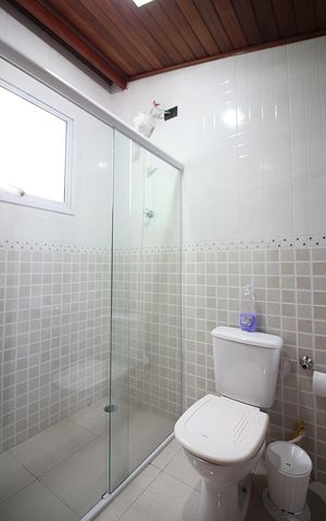 Casa à venda com 302m², 4 quartos e 3 vagasBanheiro de serviço