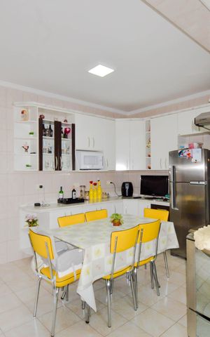 Casa à venda com 220m², 3 quartos e 2 vagasCozinha