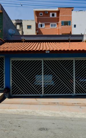 Casa à venda com 220m², 3 quartos e 2 vagasFachada