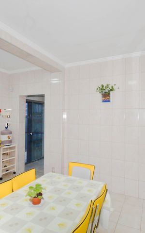 Casa à venda com 220m², 3 quartos e 2 vagasCozinha