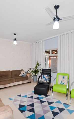 Casa à venda com 220m², 3 quartos e 2 vagasSala