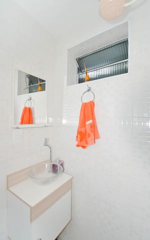 Casa à venda com 220m², 3 quartos e 2 vagasBanheiro de serviço