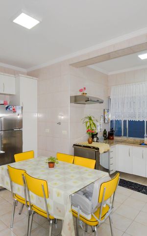 Casa à venda com 220m², 3 quartos e 2 vagasCozinha