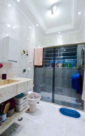 Casa à venda com 220m², 3 quartos e 2 vagasBanheiro