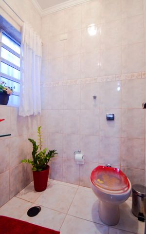 Casa à venda com 220m², 3 quartos e 2 vagasLavabo