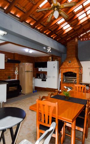 Casa à venda com 220m², 3 quartos e 2 vagasÁrea gourmet