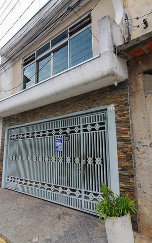 Casa à venda com 300m², 5 quartos e 2 vagas Casa à venda com 300m², 5 quartos e 2 vagasFachada