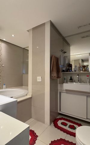 Apartamento à venda com 357m², 4 quartos e 2 vagas Apartamento à venda com 357m², 4 quartos e 2 vagasSuíte 2 - Banheiro
