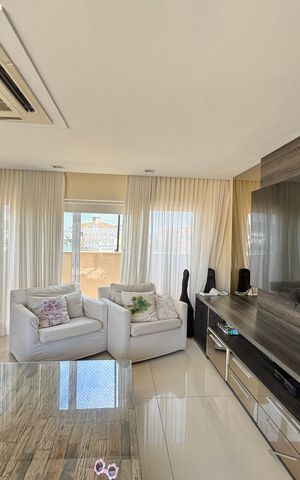 Apartamento à venda com 357m², 4 quartos e 2 vagas Apartamento à venda com 357m², 4 quartos e 2 vagasSala (Segundo Andar)
