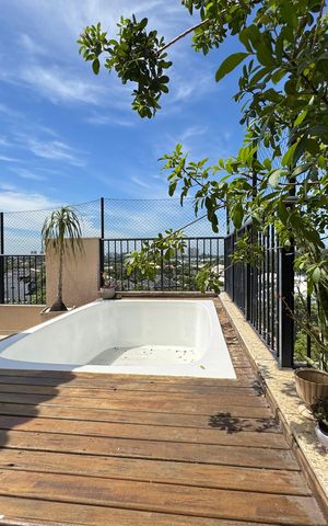 Apartamento à venda com 357m², 4 quartos e 2 vagas Apartamento à venda com 357m², 4 quartos e 2 vagasVaranda / Terraço