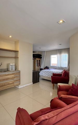 Apartamento à venda com 357m², 4 quartos e 2 vagas Apartamento à venda com 357m², 4 quartos e 2 vagasSala (Segundo andar)