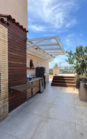Apartamento à venda com 357m², 4 quartos e 2 vagas Apartamento à venda com 357m², 4 quartos e 2 vagasVaranda / Terraço