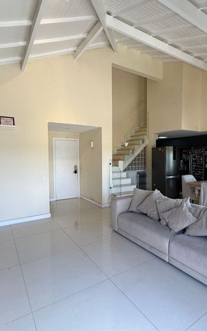 Apartamento à venda com 357m², 4 quartos e 2 vagas Apartamento à venda com 357m², 4 quartos e 2 vagasSala
