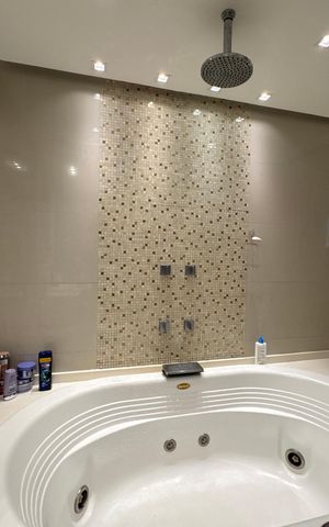 Apartamento à venda com 357m², 4 quartos e 2 vagas Apartamento à venda com 357m², 4 quartos e 2 vagasSuíte 2 - Banheiro