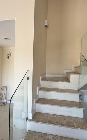 Apartamento à venda com 357m², 4 quartos e 2 vagas Apartamento à venda com 357m², 4 quartos e 2 vagasSala