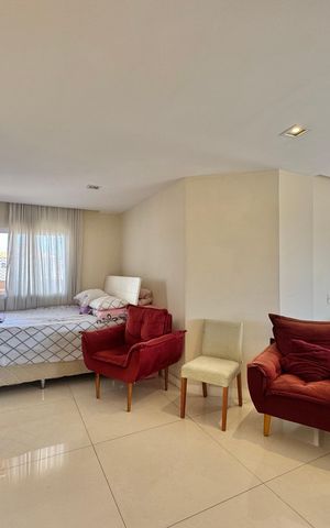 Apartamento à venda com 357m², 4 quartos e 2 vagas Apartamento à venda com 357m², 4 quartos e 2 vagasSala (Segundo andar)