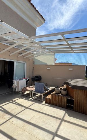 Apartamento à venda com 357m², 4 quartos e 2 vagas Apartamento à venda com 357m², 4 quartos e 2 vagasTerraço