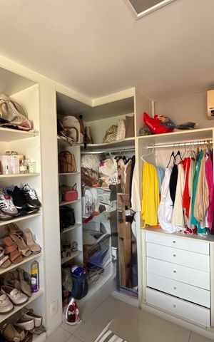 Apartamento à venda com 357m², 4 quartos e 2 vagas Apartamento à venda com 357m², 4 quartos e 2 vagasSuíte 2 - Closet