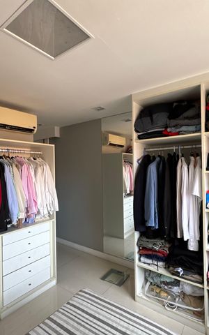 Apartamento à venda com 357m², 4 quartos e 2 vagas Apartamento à venda com 357m², 4 quartos e 2 vagasSuíte 2 - Closet