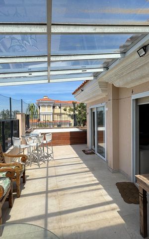 Apartamento à venda com 357m², 4 quartos e 2 vagas Apartamento à venda com 357m², 4 quartos e 2 vagasVaranda / Terraço