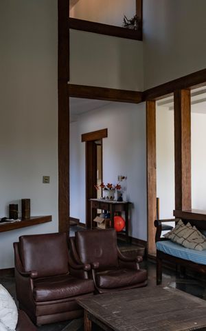 Casa à venda com 354m², 4 quartos e 4 vagas Casa à venda com 354m², 4 quartos e 4 vagasSala
