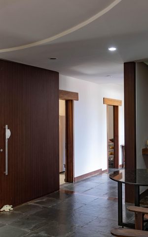Casa à venda com 354m², 4 quartos e 4 vagas Casa à venda com 354m², 4 quartos e 4 vagasSala
