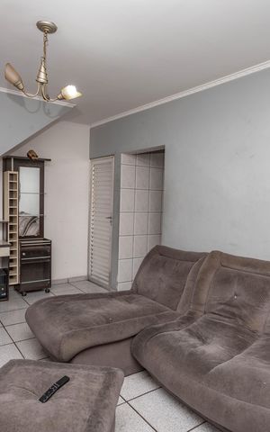Casa à venda com 160m², 3 quartos e 2 vagas Casa à venda com 160m², 3 quartos e 2 vagasSala
