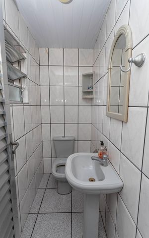 Casa à venda com 160m², 3 quartos e 2 vagas Casa à venda com 160m², 3 quartos e 2 vagasLavabo