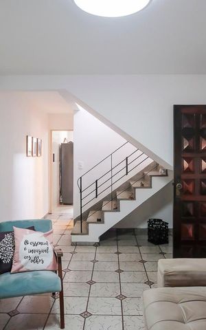 Casa à venda com 140m², 2 quartos e 2 vagasSala