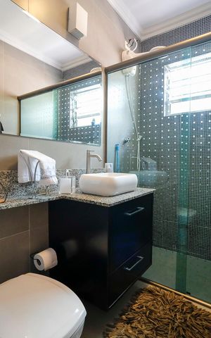 Casa à venda com 140m², 2 quartos e 2 vagasBanheiro