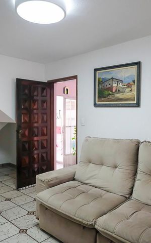 Casa à venda com 140m², 2 quartos e 2 vagasSala