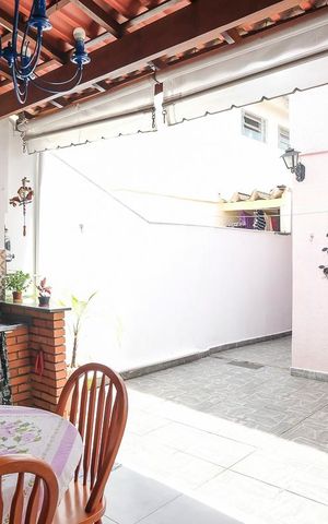 Casa à venda com 140m², 2 quartos e 2 vagasQuintal e área de serviço