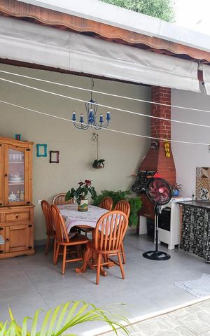 Casa à venda com 140m², 2 quartos e 2 vagasQuintal e área de serviço