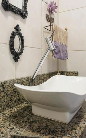 Casa à venda com 140m², 2 quartos e 2 vagasLavabo