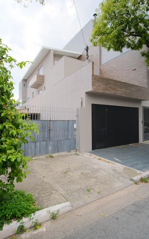 Casa à venda com 280m², 4 quartos e 2 vagasFachada