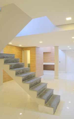 Casa à venda com 280m², 4 quartos e 2 vagasEscada